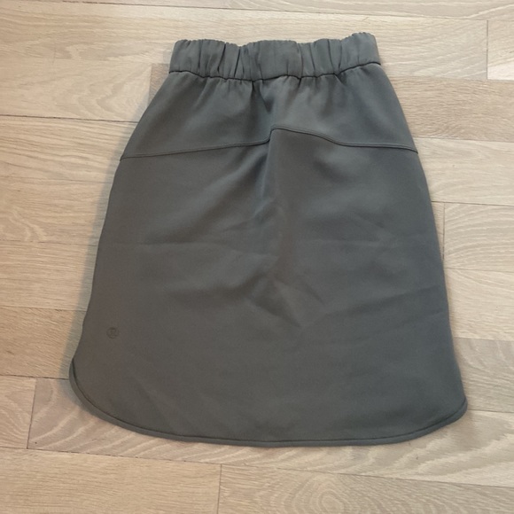 Gray Lululemon “On the Fly” Skirt - Picture 3 of 4